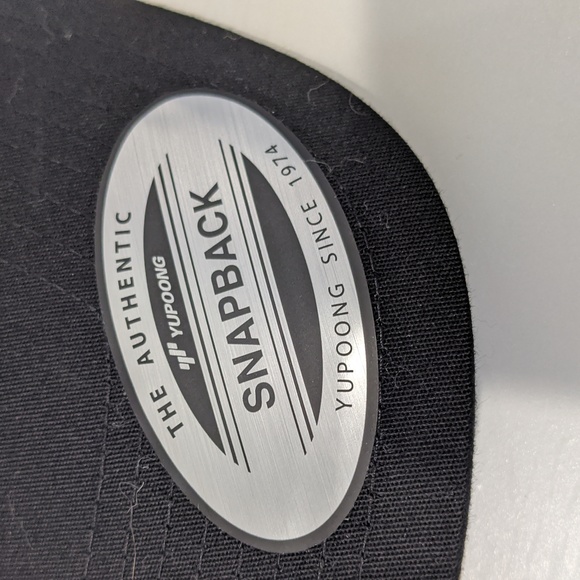 Brand new unworn unisex black Tourists snapback hat - Picture 2 of 4